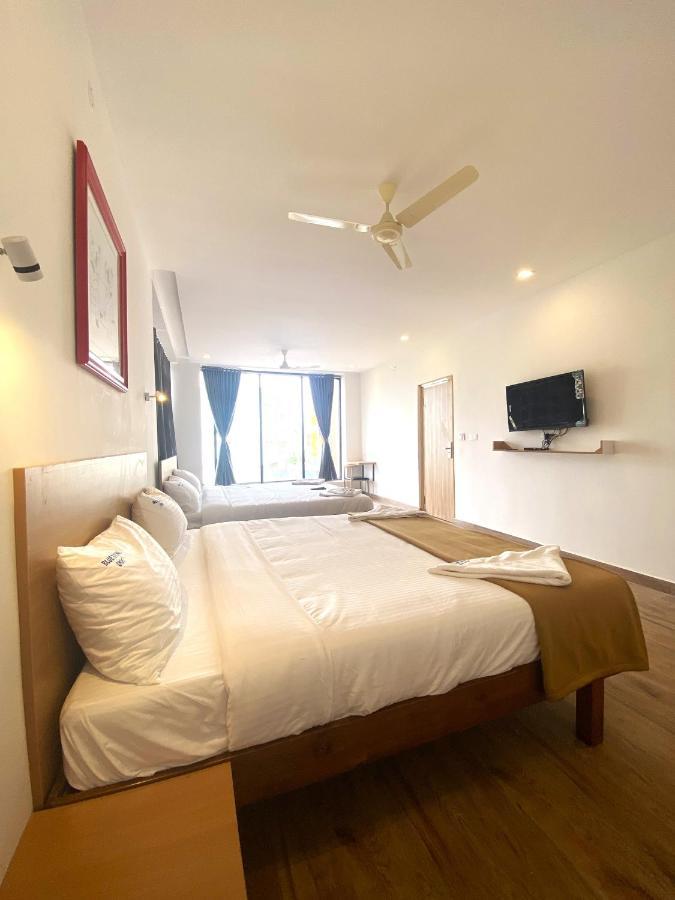 Hotel Bluestone 斯里卡拉哈斯蒂 外观 照片