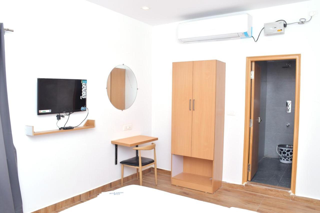Hotel Bluestone 斯里卡拉哈斯蒂 外观 照片